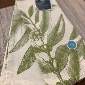 NWT Set of 2 Large Tea Towels/Kitchen Towels